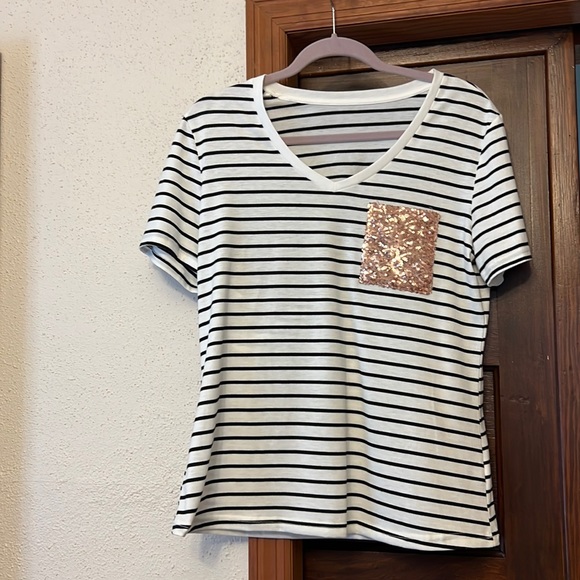 Fun striped tshirt with sequin pocket size medium - Picture 4 of 10